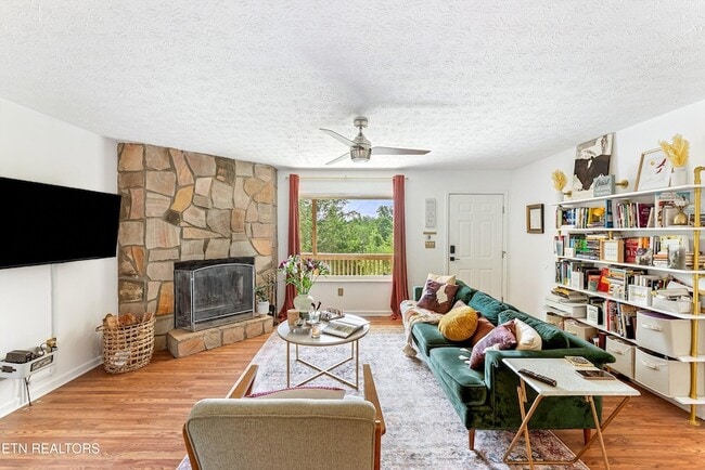1720 Moon Ct