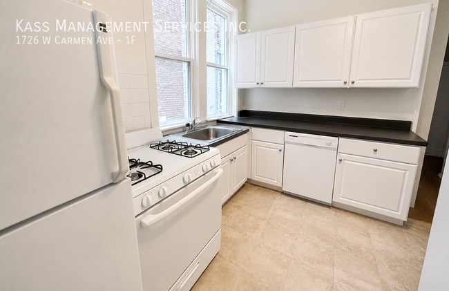 Building Photo - 1726 W Carmen Ave Unit 1F