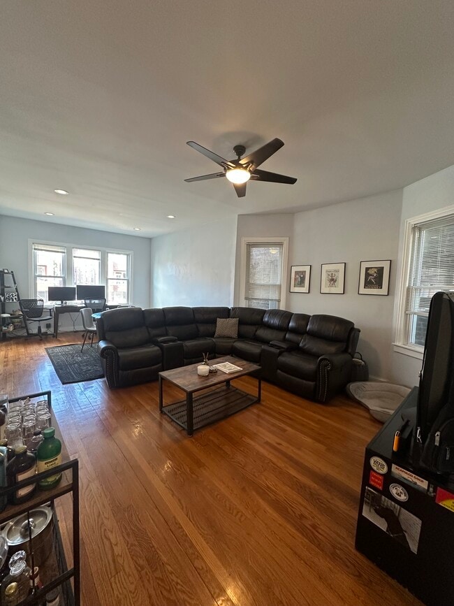 Living Room - 3643 W Diversey Ave Unit 1 Rental