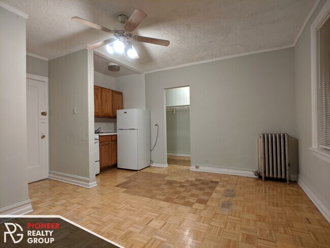 Photo - 711 W Belmont Ave