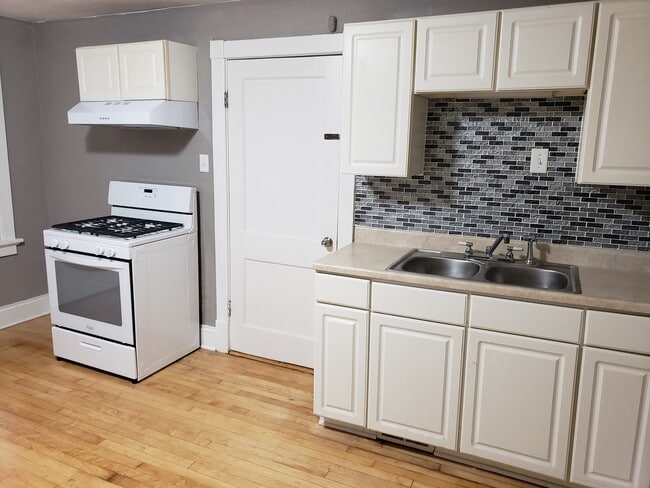 Photo - 1751 S 60th St