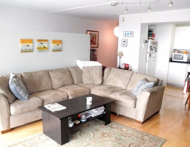 Building Photo - 2401 Pennsylvania Ave Unit 10a12