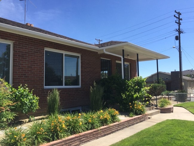Photo - 795 Roberts St