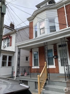 4 Bedroom Townhome - 129 Randall Ave Rental