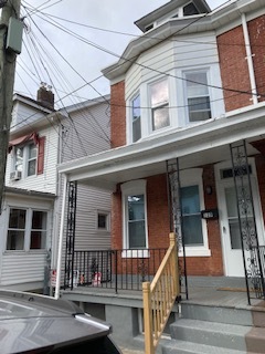 4 Bedroom Townhome - 129 Randall Ave Rental