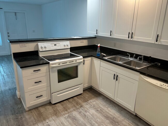 Building Photo - 2405 NE Rustic Plz