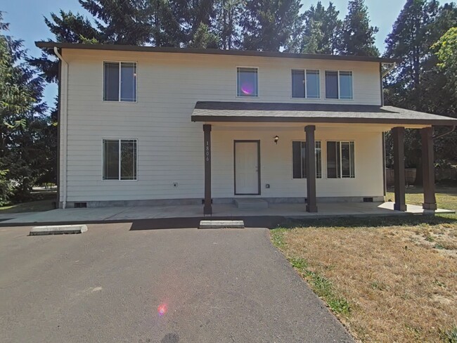 5 Bedroom Home ~ Close to Campus - 5 Bedroom Home ~ Close to Campus