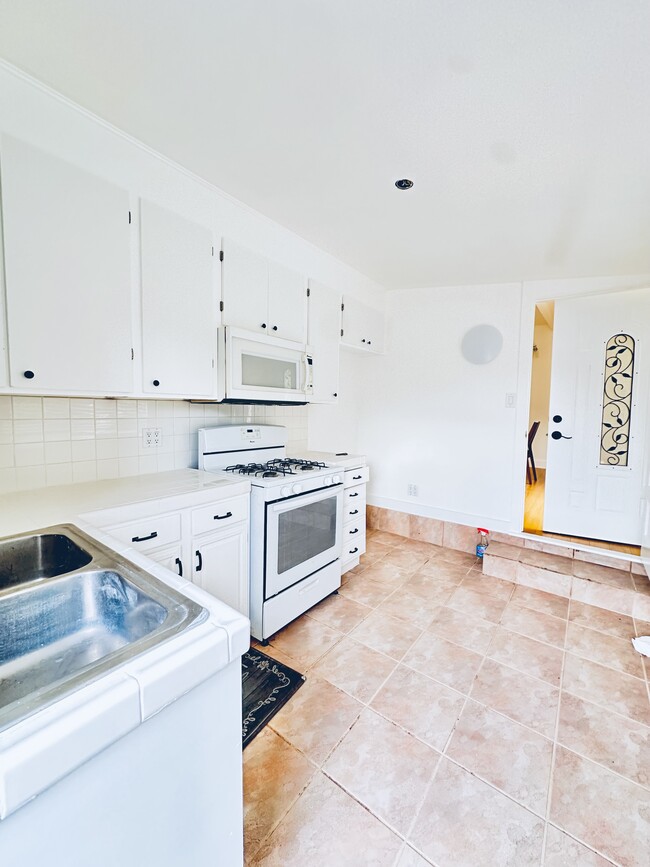 Photo - 7231 Vanalden Ave Unidad 7231 Vanalden