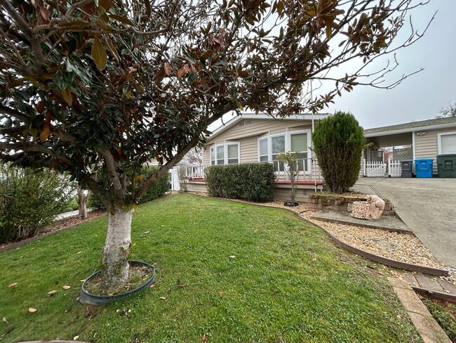 Building Photo - 8 Bass Ct