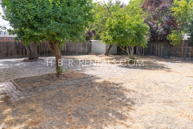 Photo - Charming 2-Bedroom Home in Tracy – Comfortable Living with an Ideal Location!