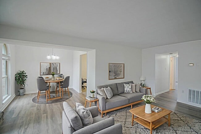 Photo - 6 Canterbury Square Unit 301b