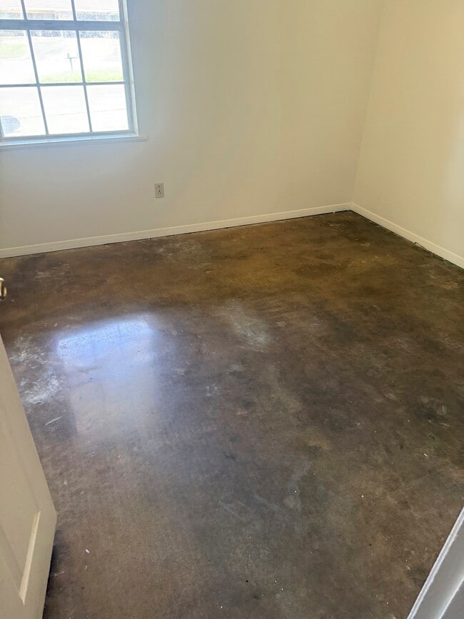 Photo - 114 Gatewood Ln