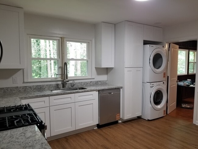 Photo - 2079 Honeysuckle Ln SW