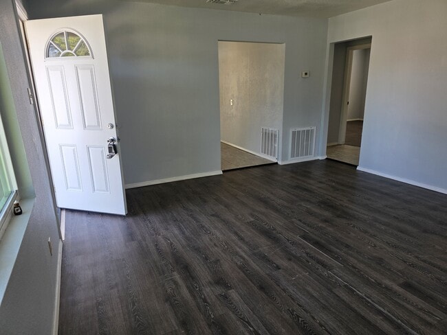 Photo - 404 S Spruce Ave