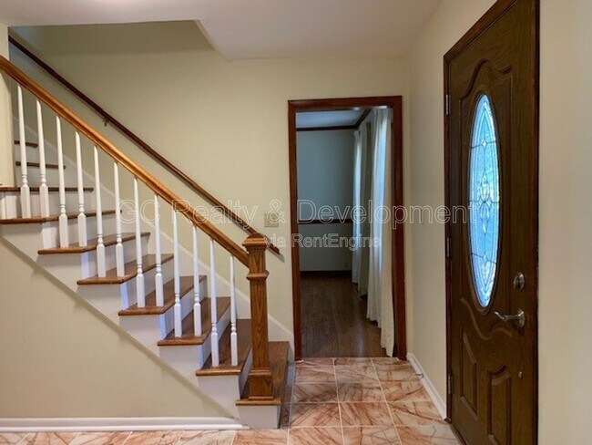 Photo - 87 W Surrey Ln