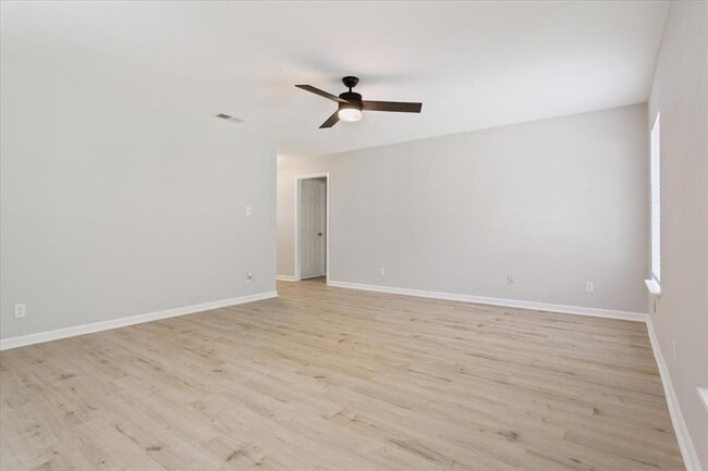 Photo - 10100 Woodglen Dr
