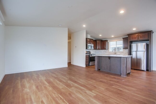 1219 E Barham Dr