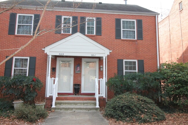 Building Photo - 3217 Park Ave