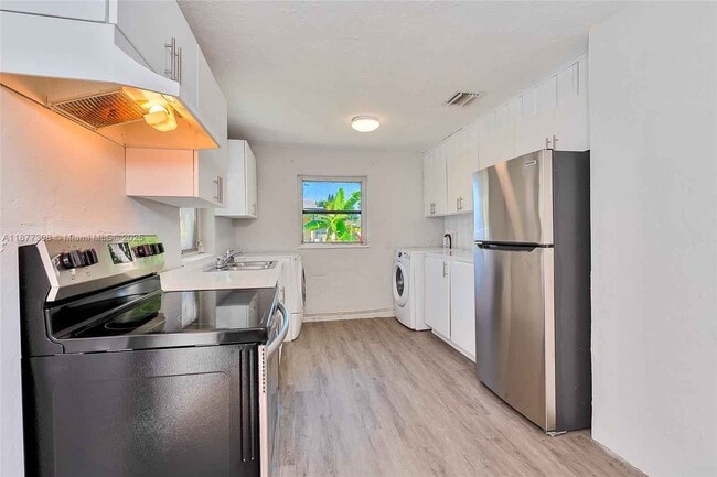 Photo - 6130 SW 32nd St