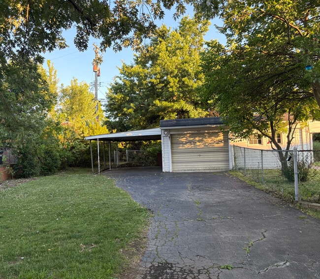 2101 Tuxedo Ave