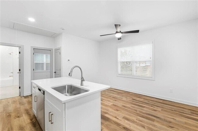 Photo - 128 Hilltop Dr SW