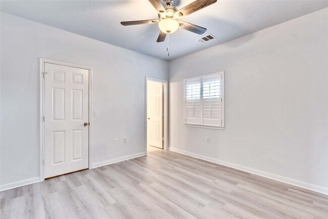 Photo - 2900 S Lakeline Blvd