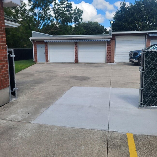 Building Photo - Storage Unit Double garage