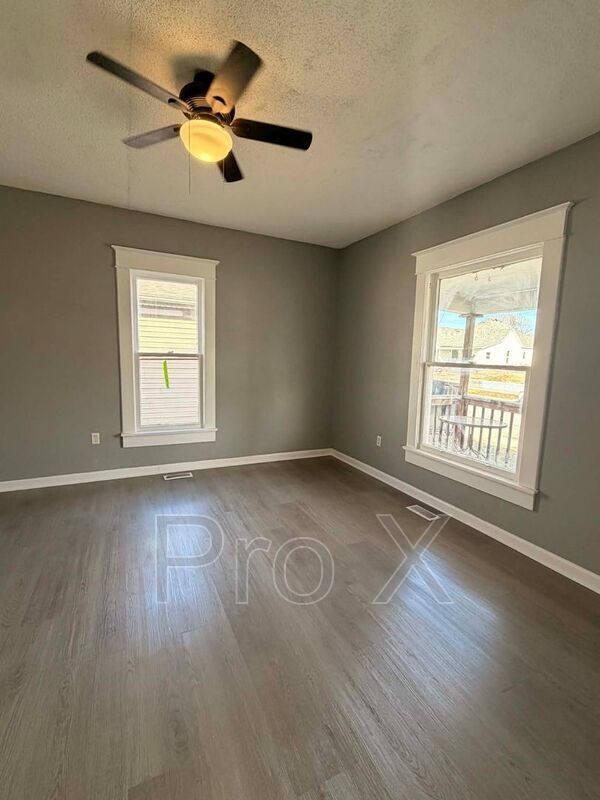 Photo - 2116 S Moffet Ave