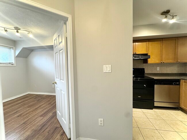 Photo - 65 Turntable Crescent