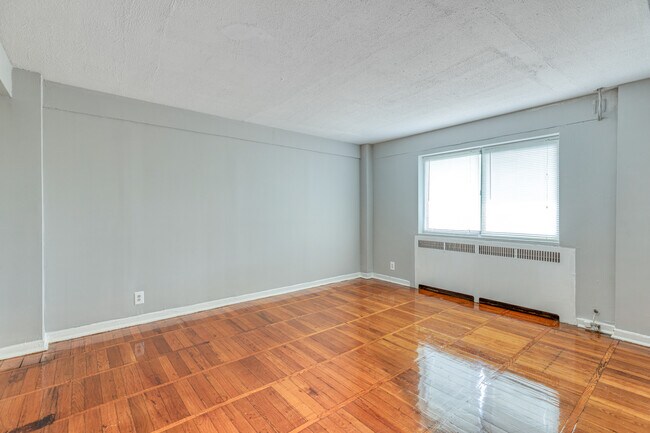 Regency Village Apartments For Rent in Philadelphia, PA