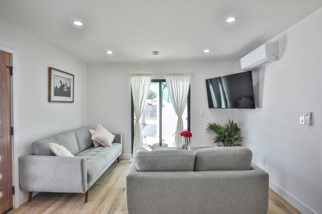 Photo - Beautiful, Fully Furnished 1BR w/ appliances wash/dryer INCL