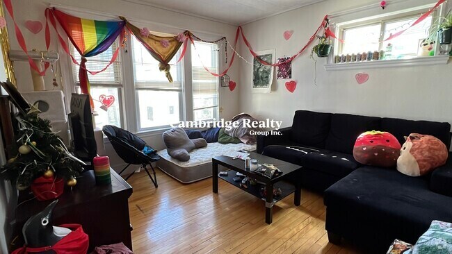 Building Photo - 35 Rose St Unit 2T Rental
