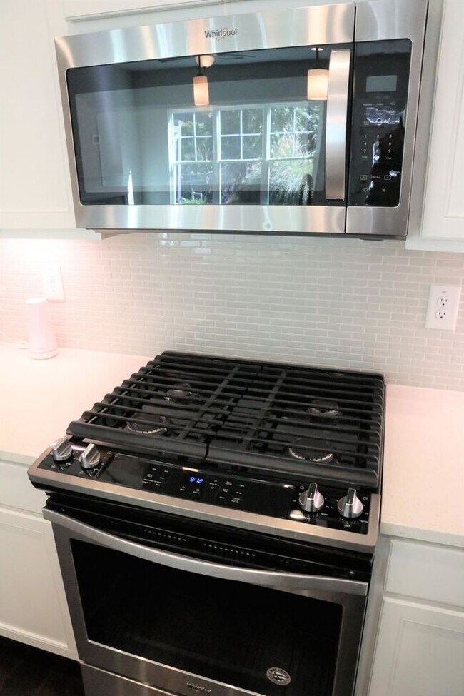 Photo - Gorgeous Sandy Springs Townhome, Hardwoods, Stainless Appliances, Move-In Ready!