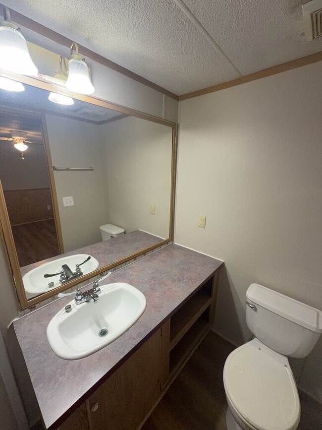 Photo - Charming 2 Bedroom Mobile Home