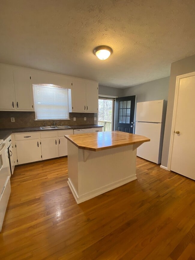 Photo - OCONEE COUNTY - Cute 2 bedroom 1.5 bath home in Watkinsville, Ga