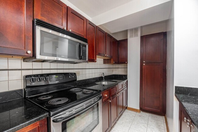 4180 N Marine Dr Unit 1004