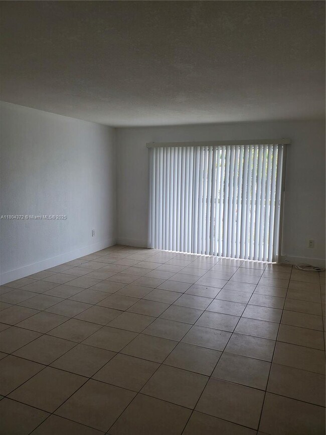 Photo - 15225 NE 6th Ave Unidad B209 Rental