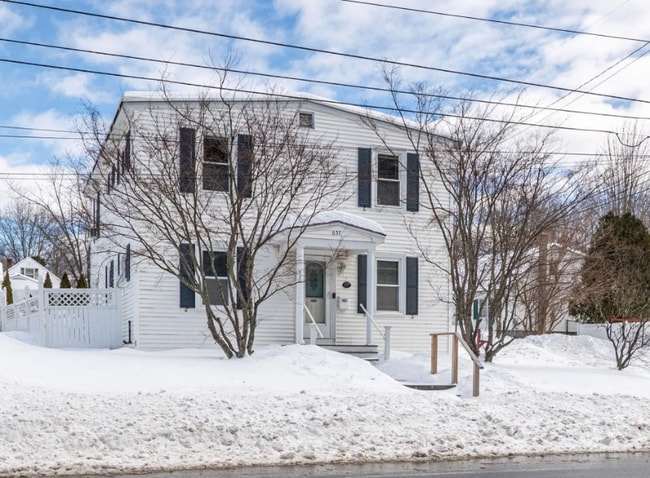 Building Photo - 657 Calef Rd