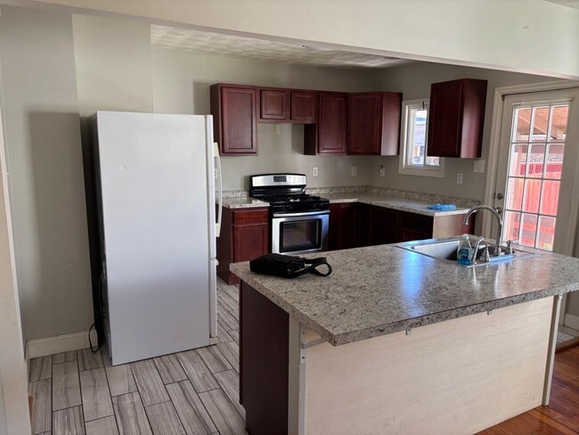Photo - 2628 W Chestnut Ave