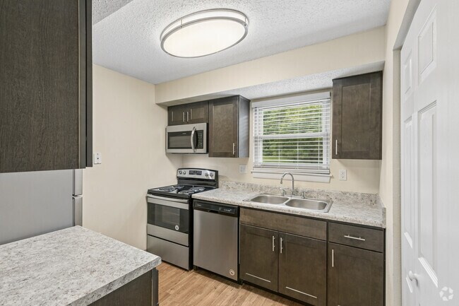 1BR, 1BA - 725SF - Kitchen