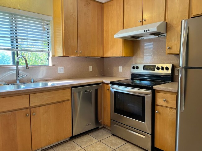 Spacious 3 bedroom 2 bath Millbrae ready now! - Spacious 3 bedroom 2 bath Millbrae ready now! House