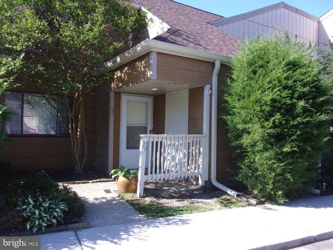 Photo - 27 Chiswick Dr Townhome