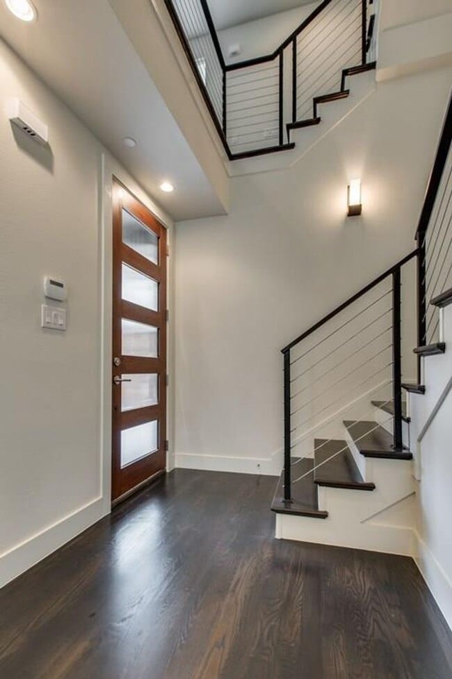 Photo - 5816 Lindell Ave