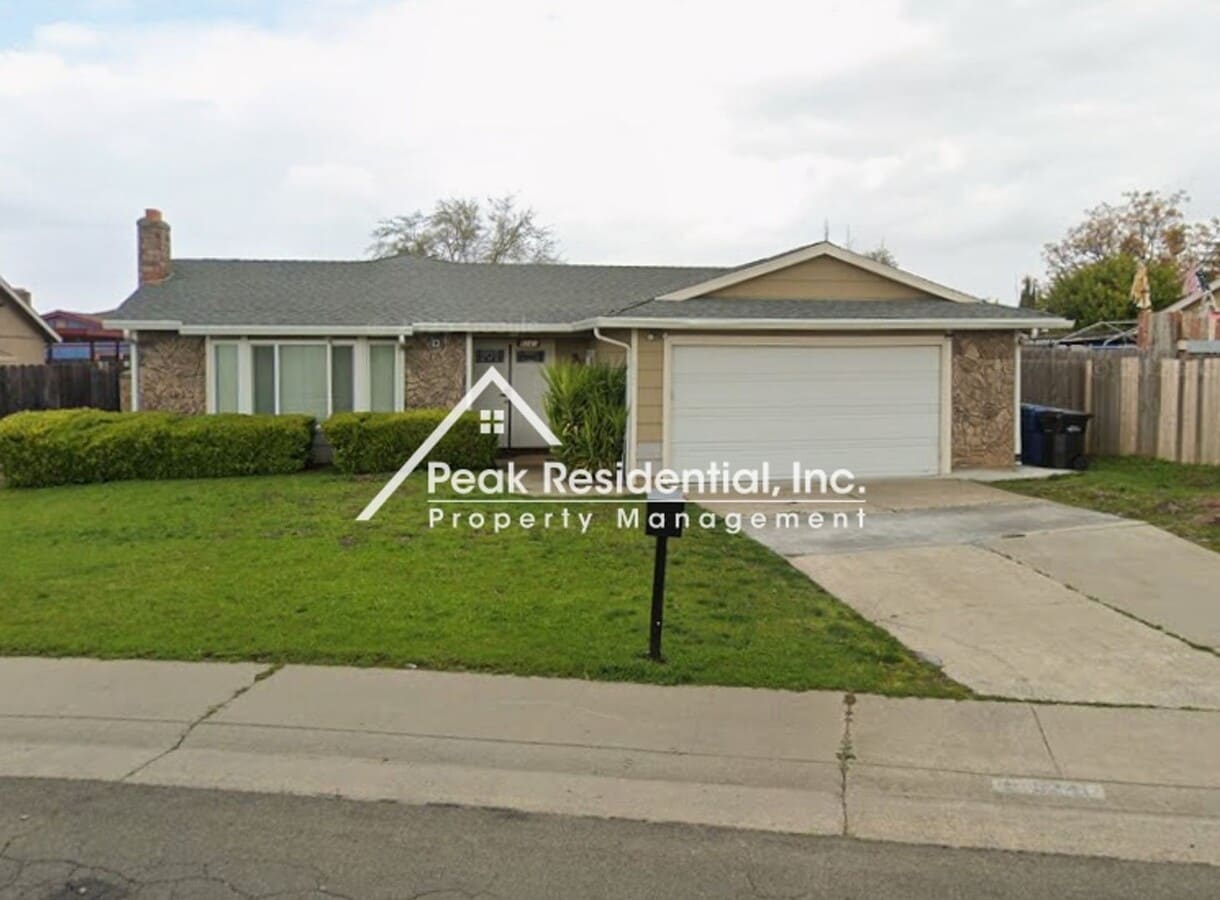 A Very Nice 4bd/2ba Sacramento Home with 2... - A Very Nice 4bd/2ba Sacramento Home with 2...