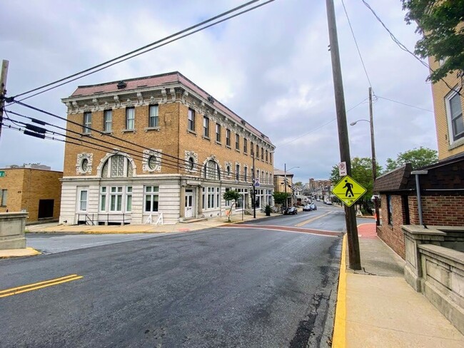 Photo - 2 Bedroom Rental in Emmaus! Unit 202 WHITE 22