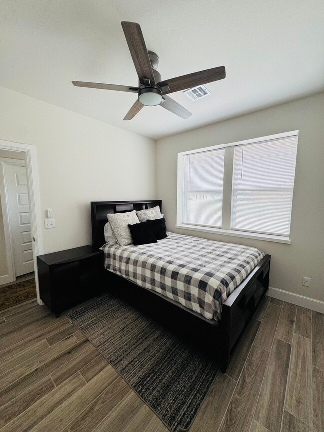 Photo - 2721 N Walnut Ave