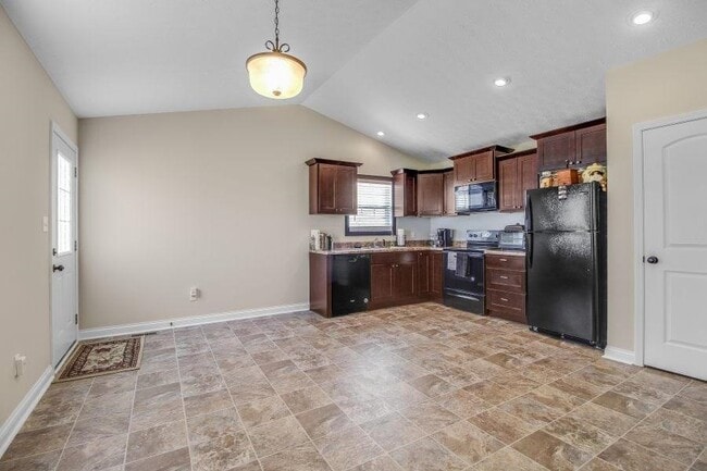 Photo - 418 Lansing Ln