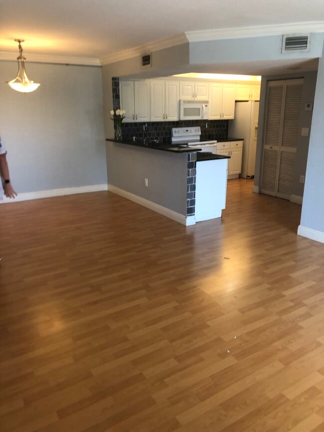 Building Photo - 8500 SW 212th St Unit 308 Rental