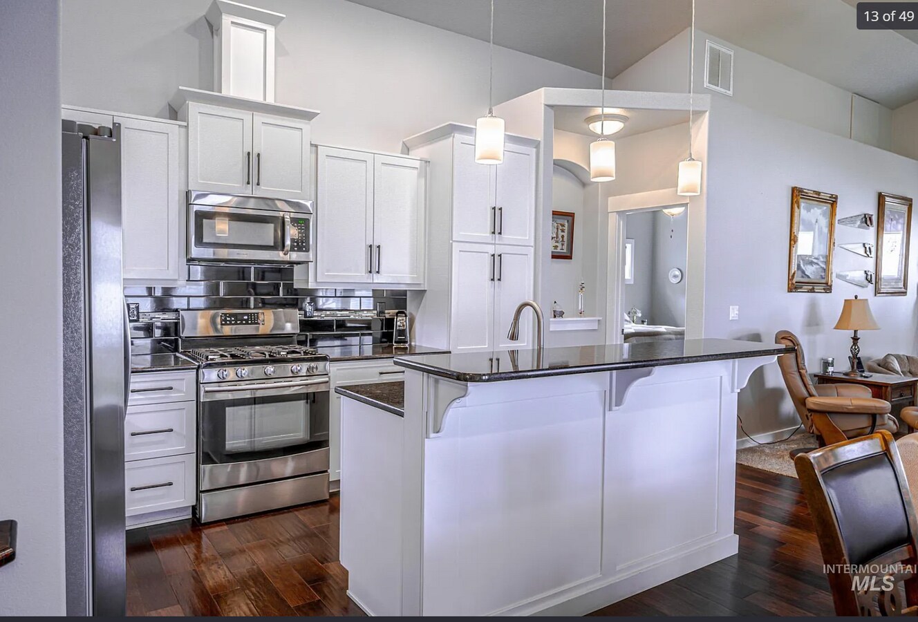 Photo - 725 Lilac St