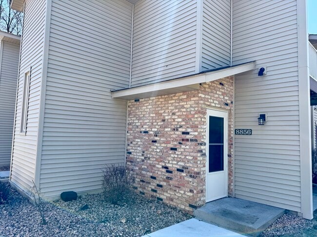 Building Photo - 8856 Jasmine Ln